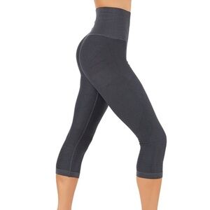Stella Elyse cropped leggings with firm control.NWT M\L